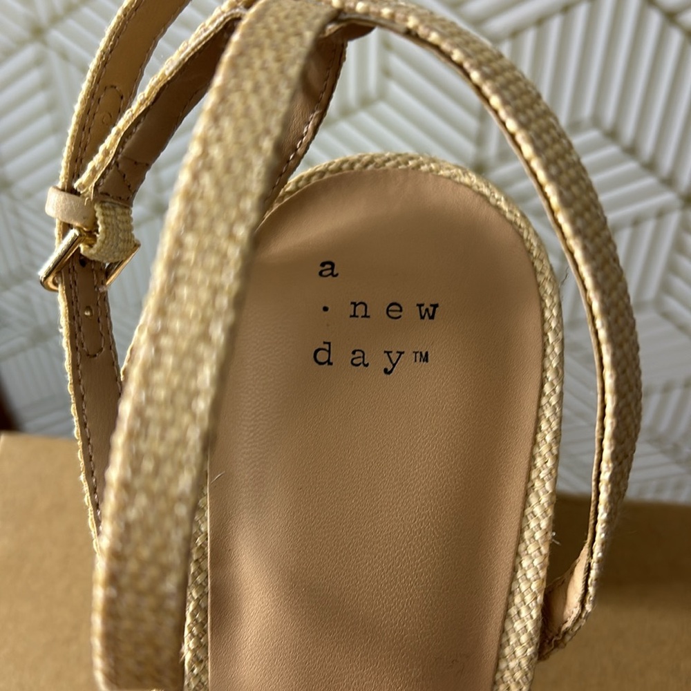 A new day daisy heels size 11 - Picture 3 of 7